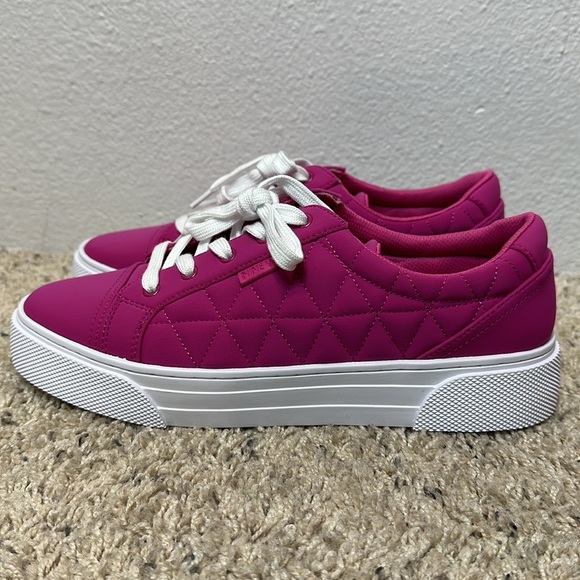 Nine West Hola2-A Low Top Quilted Sneakers Size 10 - Picture 9 of 12